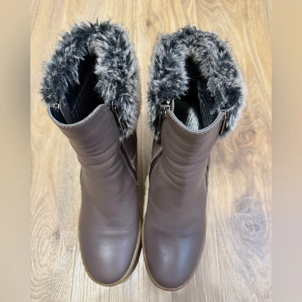 Aquatalia Brown Leather Wedge Ankle Boots with Faux Fur  Made in Italy Size 9.5